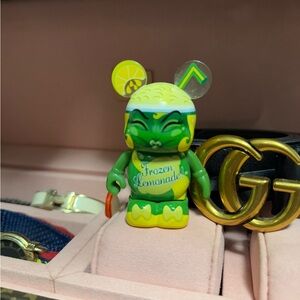 Disney vinylmation Maria clapsys mini figure